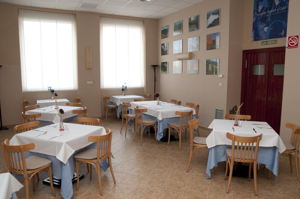 Hotel Villa De Ayerbe Εξωτερικό φωτογραφία