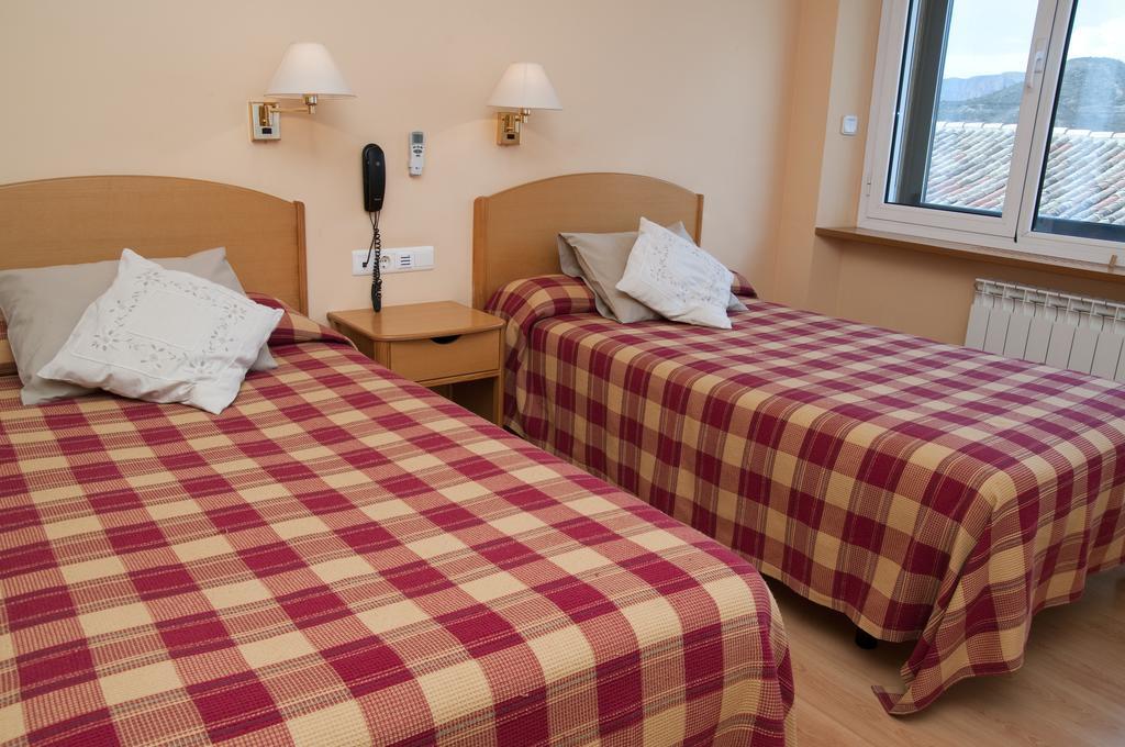Hotel Villa De Ayerbe Εξωτερικό φωτογραφία