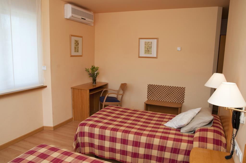 Hotel Villa De Ayerbe Εξωτερικό φωτογραφία