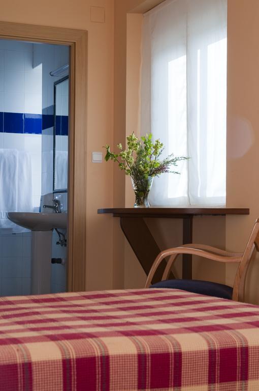 Hotel Villa De Ayerbe Εξωτερικό φωτογραφία