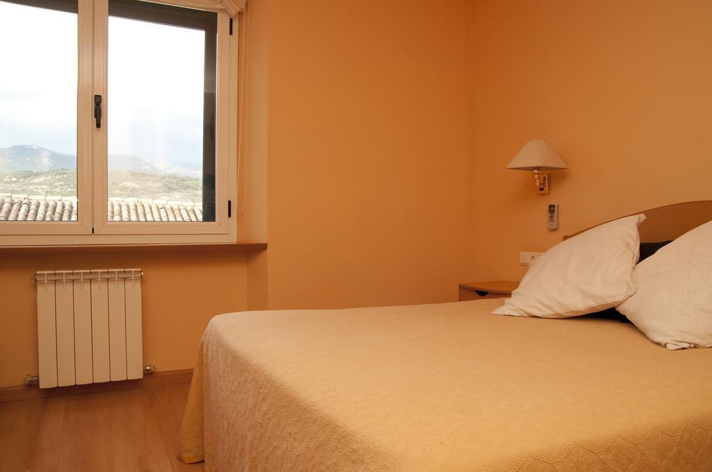 Hotel Villa De Ayerbe Εξωτερικό φωτογραφία