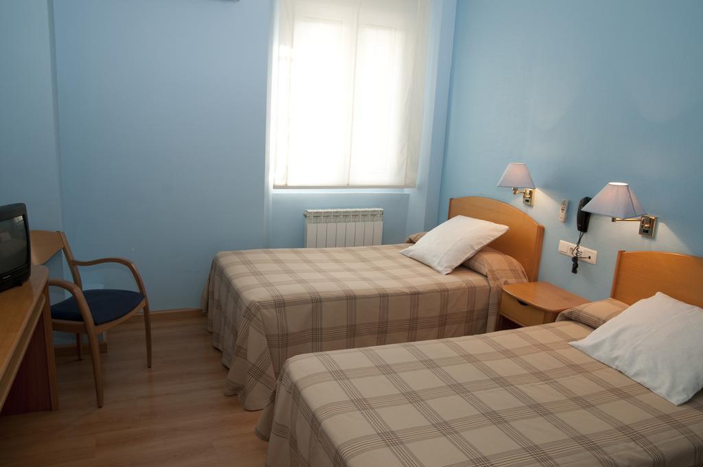 Hotel Villa De Ayerbe Εξωτερικό φωτογραφία