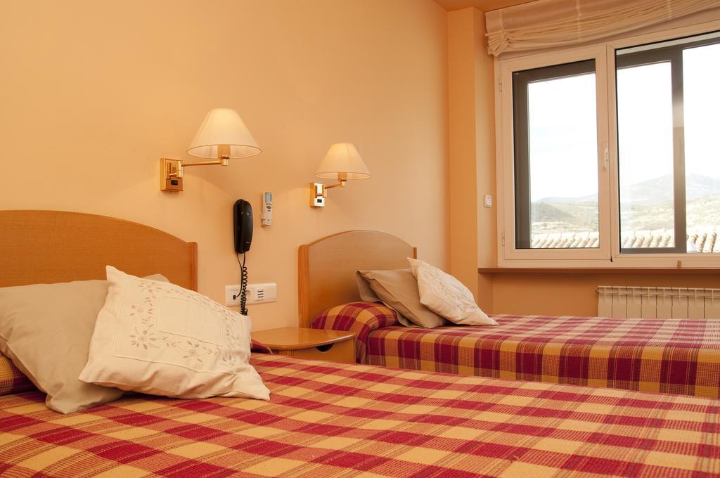 Hotel Villa De Ayerbe Εξωτερικό φωτογραφία