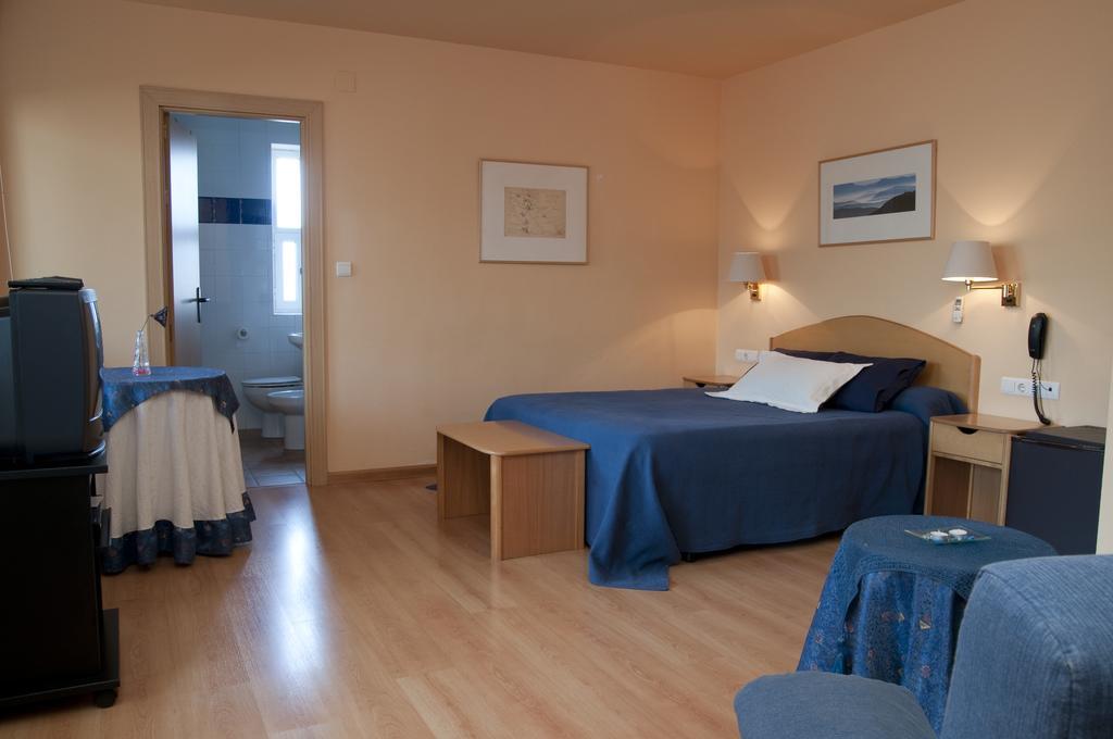 Hotel Villa De Ayerbe Εξωτερικό φωτογραφία