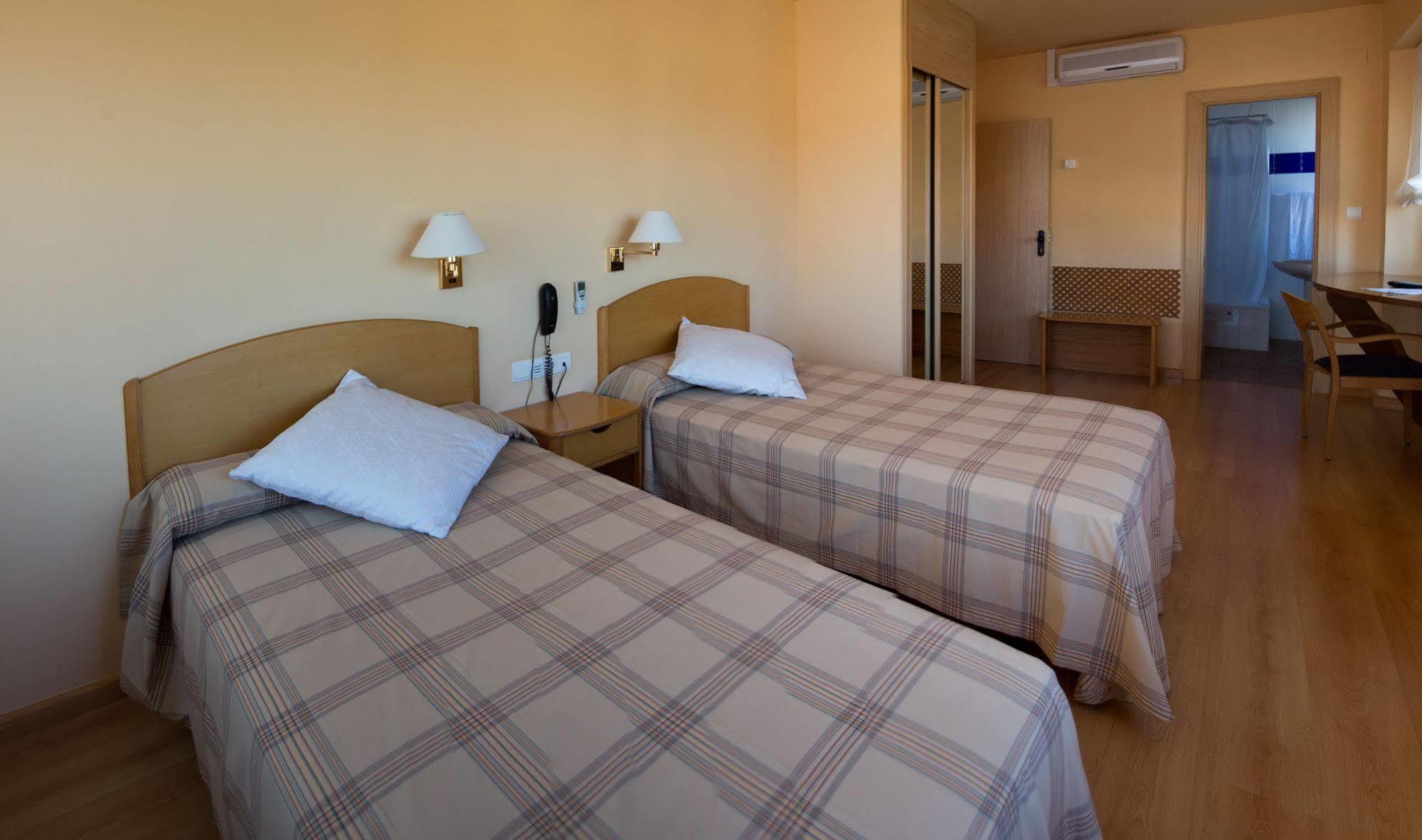 Hotel Villa De Ayerbe Εξωτερικό φωτογραφία