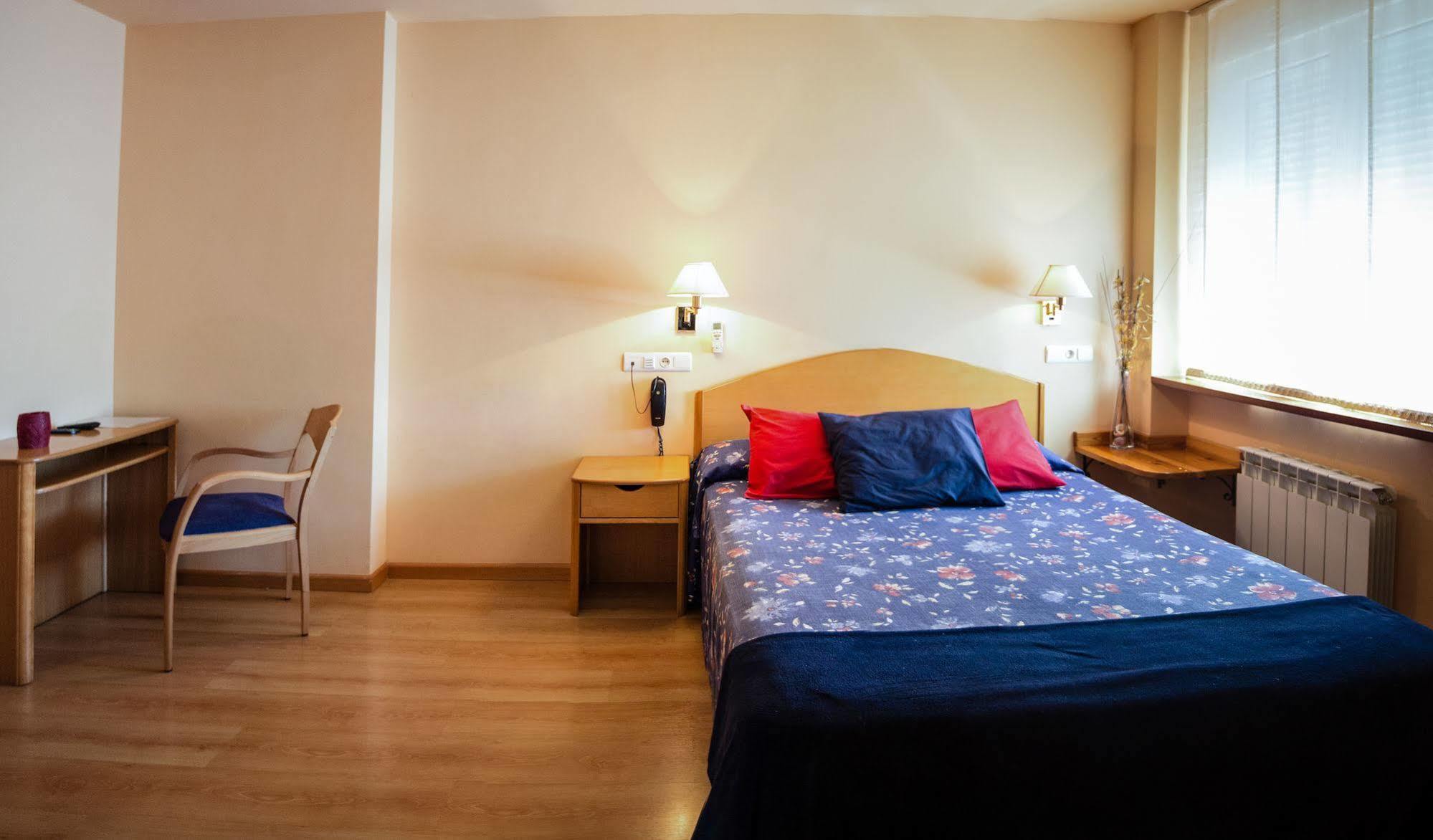 Hotel Villa De Ayerbe Εξωτερικό φωτογραφία