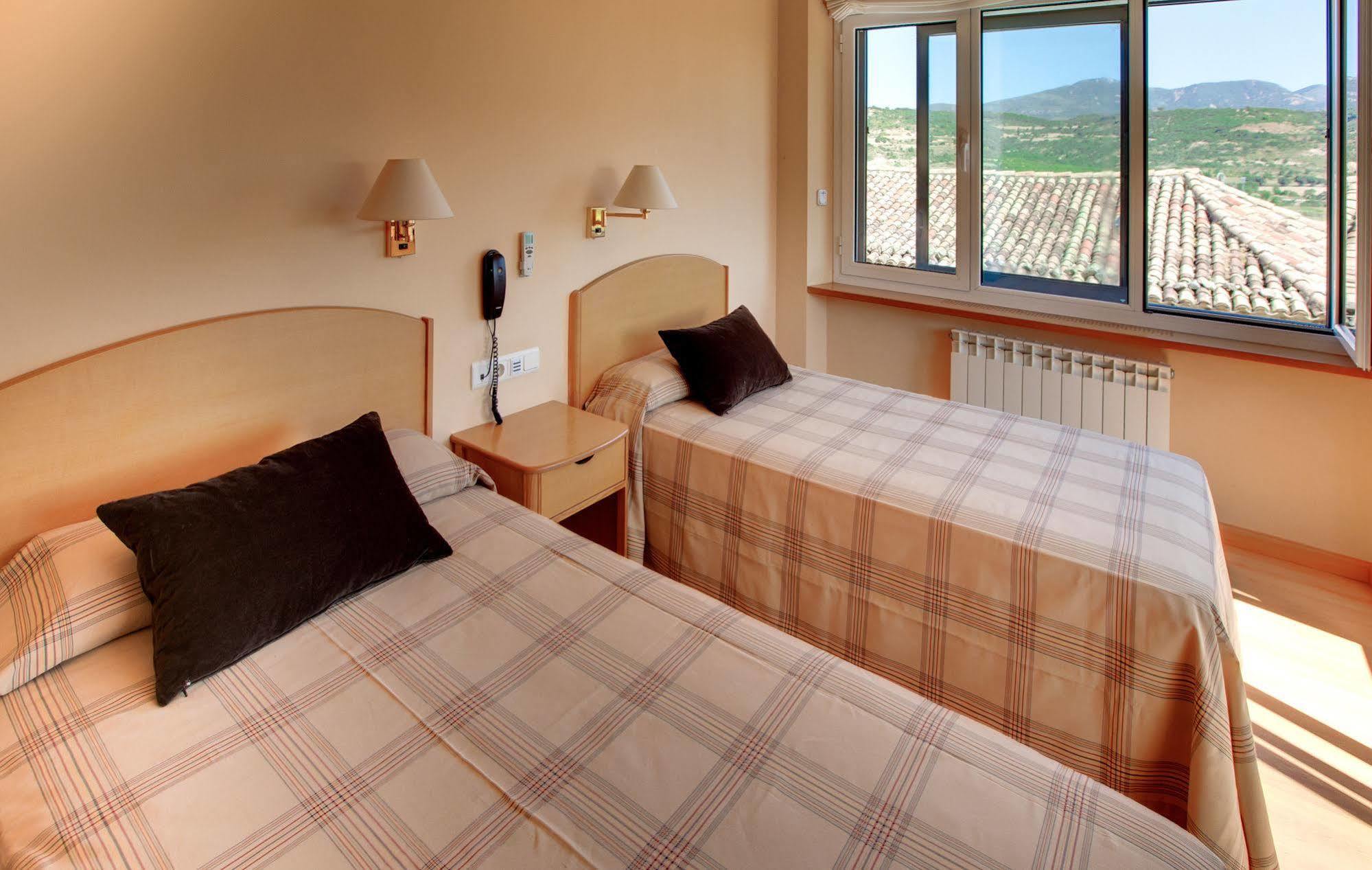 Hotel Villa De Ayerbe Εξωτερικό φωτογραφία